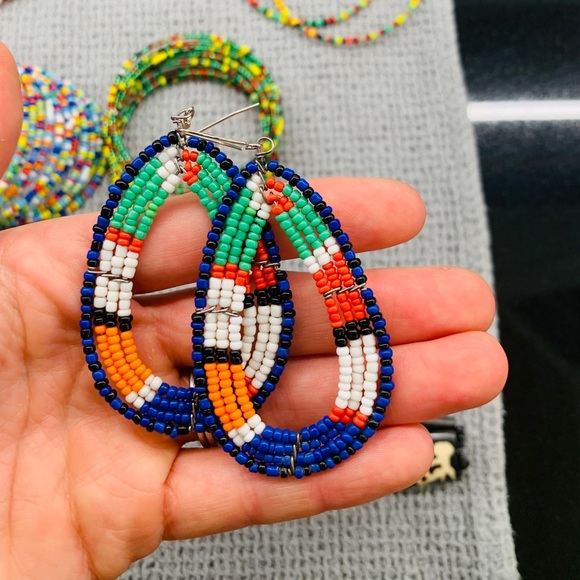 Mixed Bag of Kenyan Bracelets, Bangles, and Earrings - Picture 4 of 10